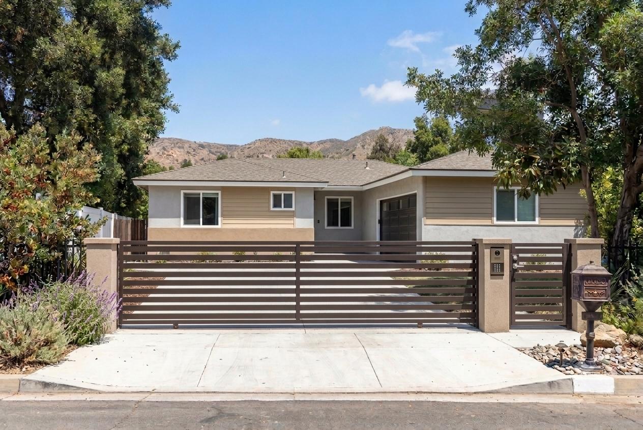 Gate and garage door repair in Woodland Hills, CA
